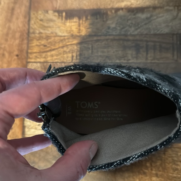 TOMS Suede Ankle Booties, Western, Block Heel, Gray, Black, Gently Used, Size 8 - Picture 10 of 14